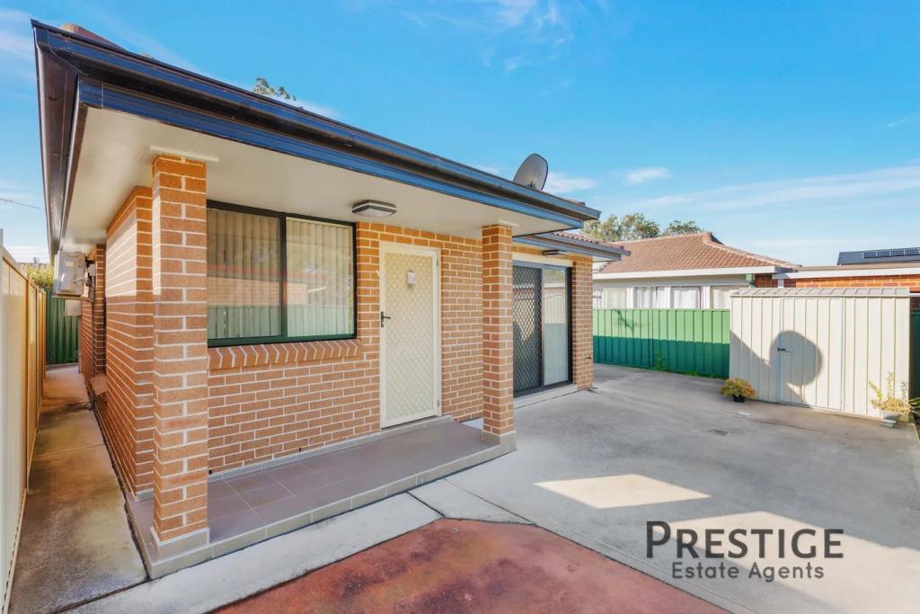 5a Hope Cres, Bossley Park, NSW 2176