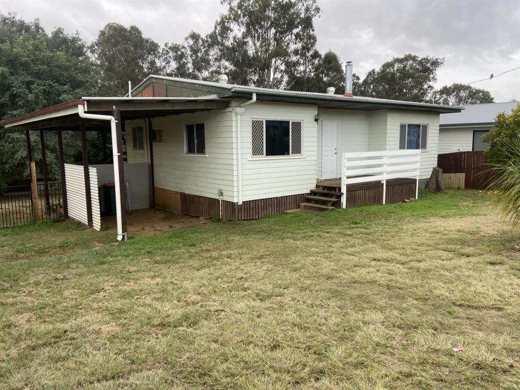 6 Hawthorne St, Nanango, QLD 4615