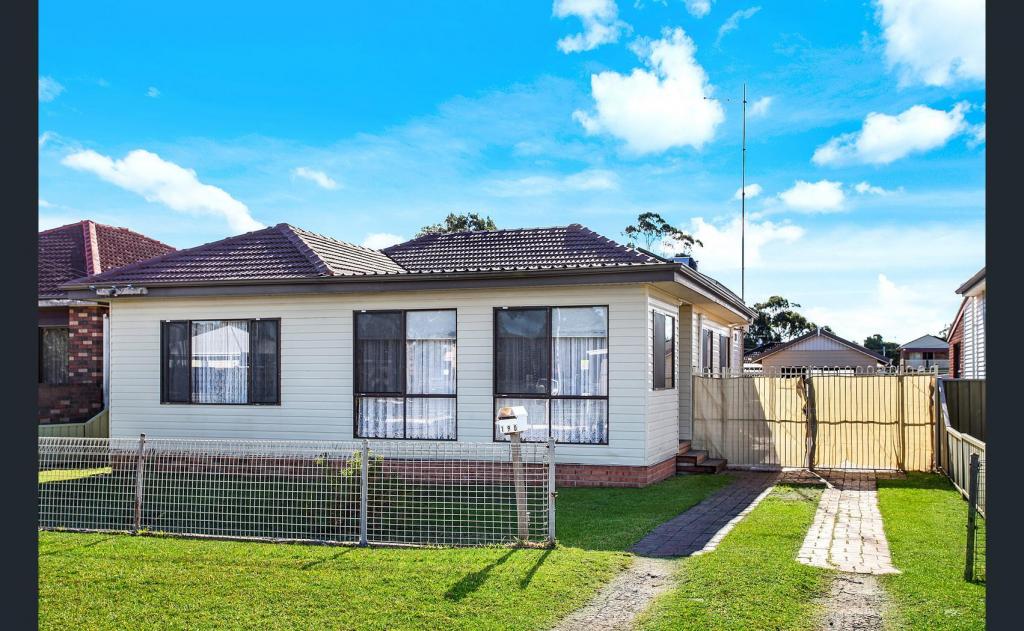 190 Pur Pur Ave, Lake Illawarra, NSW 2528