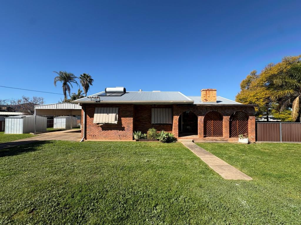 28 Cambridge St, South Tamworth, NSW 2340