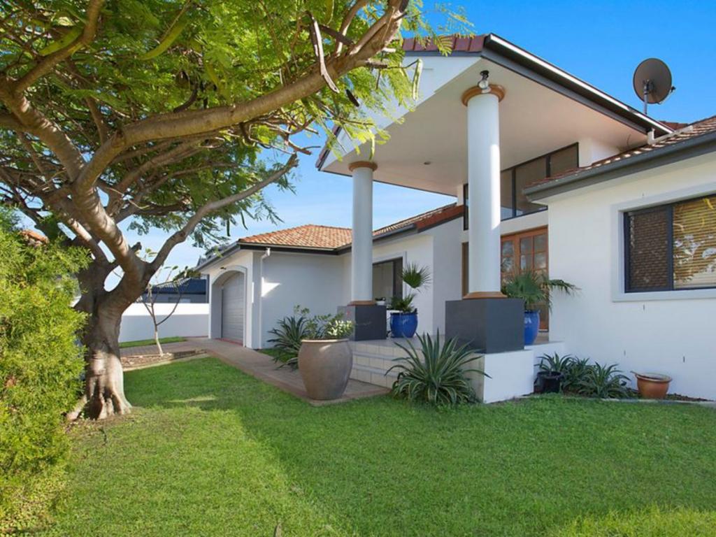 1 Karabella Ct, Mermaid Waters, QLD 4218