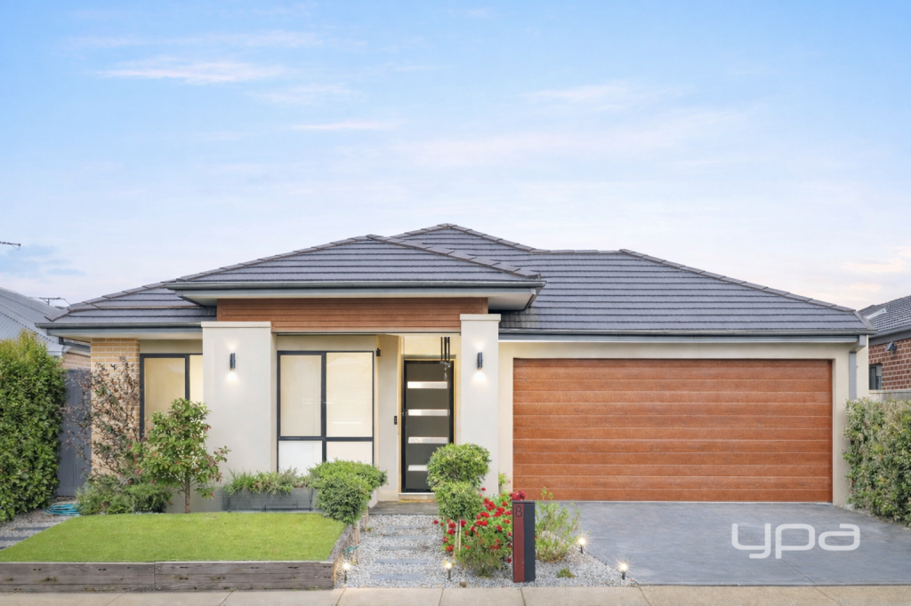 8 BAY WAY, POINT COOK, VIC 3030