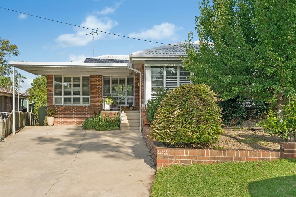 12 BANKS PL, CAMDEN SOUTH, NSW 2570