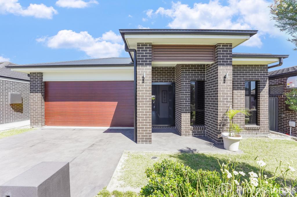 8 LIMESTONE AVE, SPRING FARM, NSW 2570