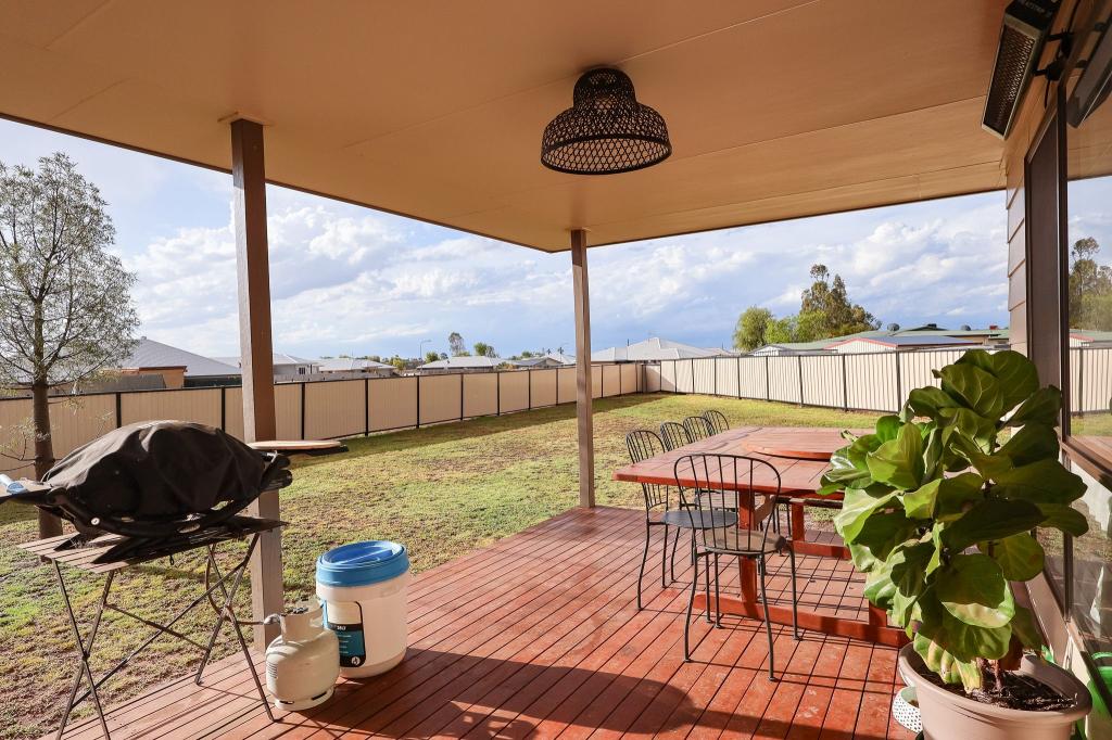 15 Lockyer Cres, Roma, QLD 4455