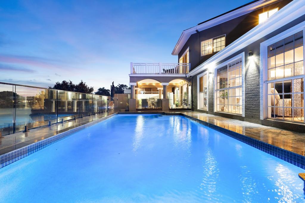 63 Bollard Cct, Clear Island Waters, QLD 4226