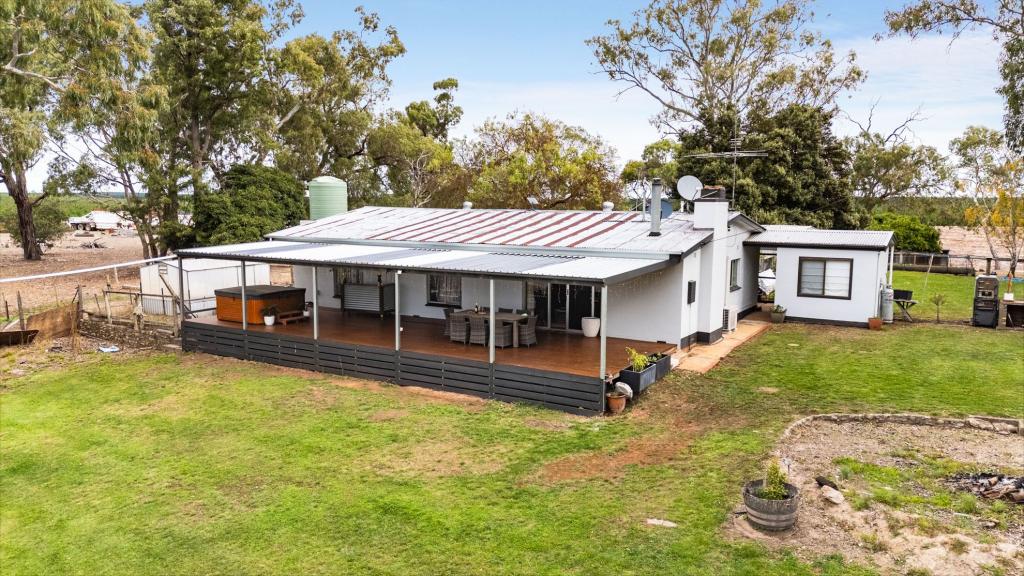 1242 Old Comaum Rd, Coonawarra, SA 5263