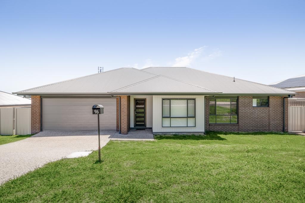 96 Adelaide St, Cranley, QLD 4350