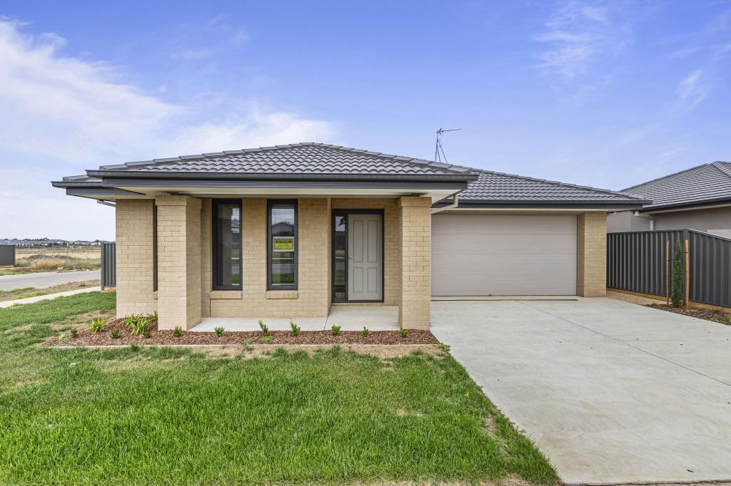 39 Hutchinson Dr, Lucas, VIC 3350