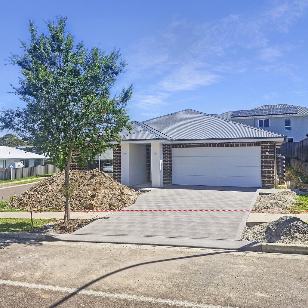 8 SOREINA DR, WYEE, NSW 2259