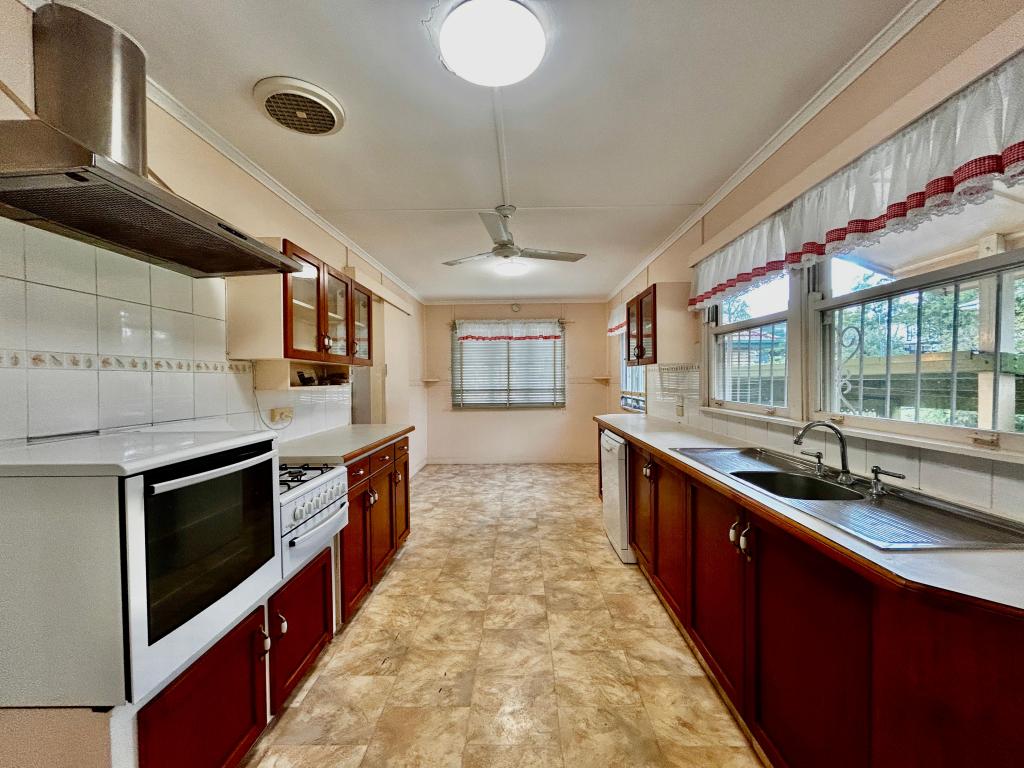 134 Sterculia Ave, Holland Park West, QLD 4121