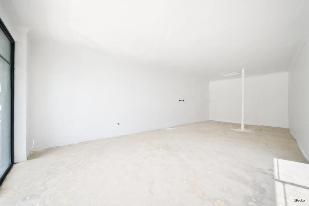 Shop 12/27-31 Currumbin Creek Rd, Currumbin Waters, QLD 4223