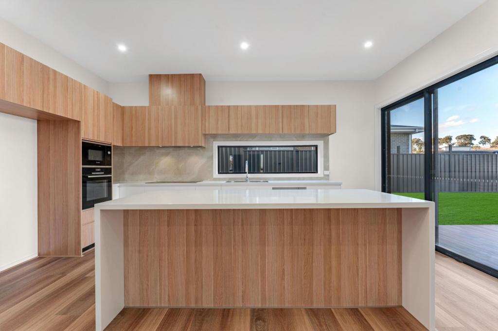 2 Roselawn Ave, Googong, NSW 2620