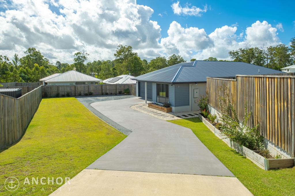 4 Agapanthus Pl, Southside, QLD 4570