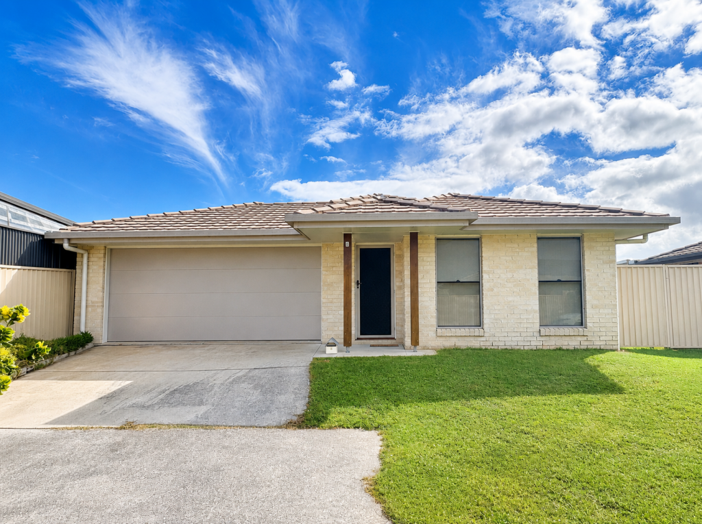 8 Eel Pl, Bongaree, QLD 4507