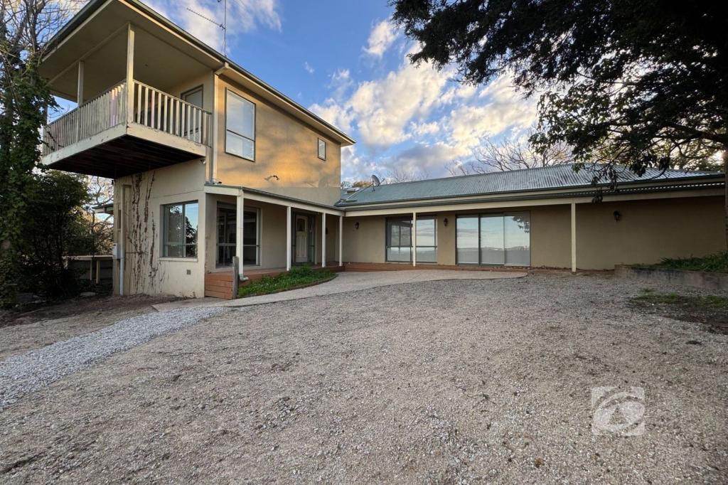 54 Whiteside Rd, Officer, VIC 3809