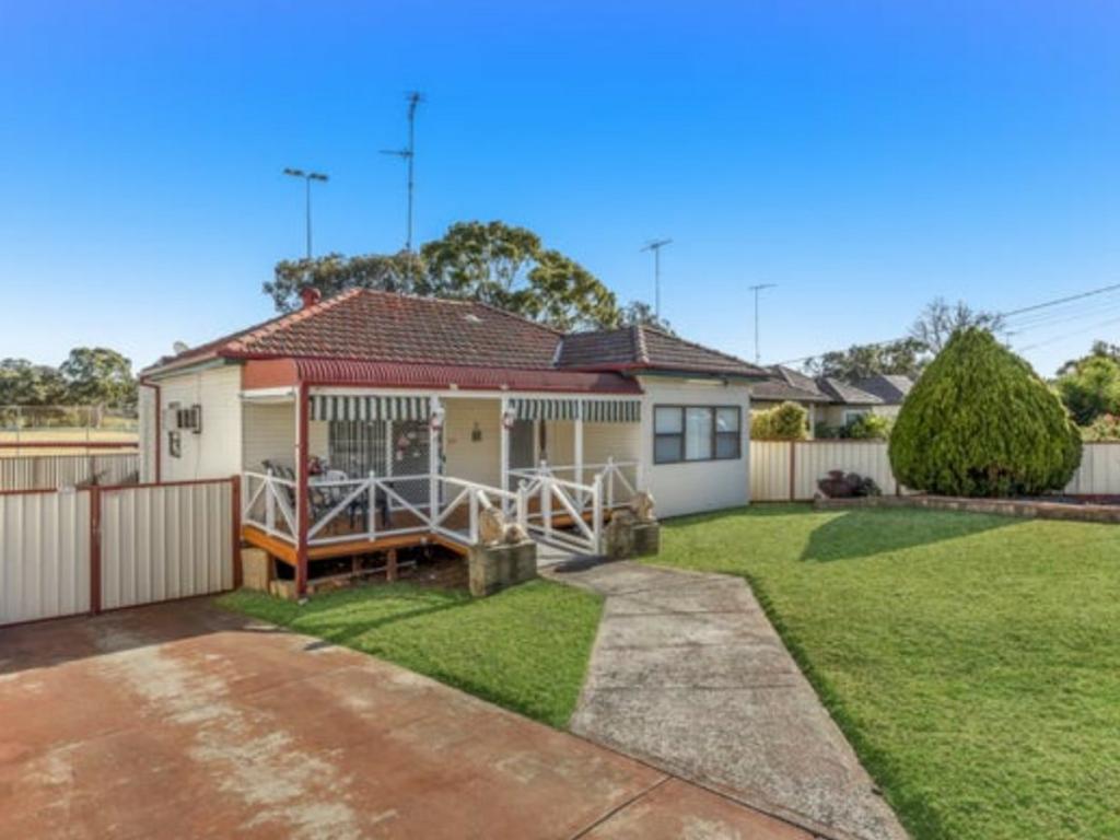 17 Bocking Ave, Bradbury, NSW 2560