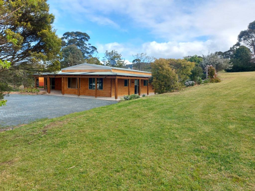 11 Narrawa Pl, Bega, NSW 2550