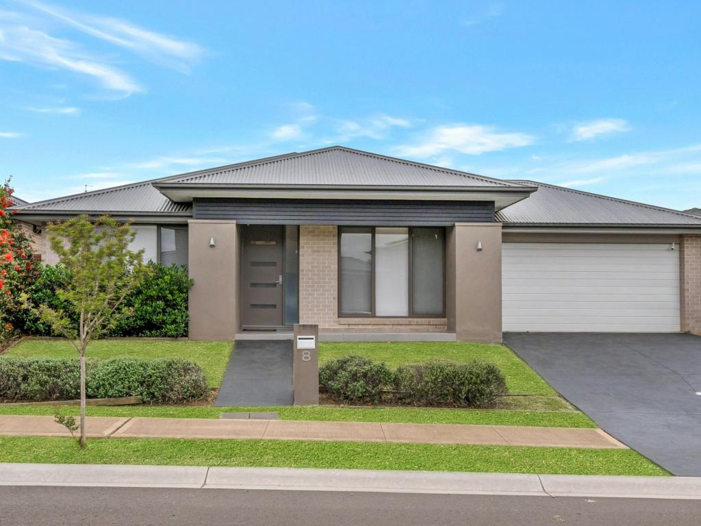 8 KARMEL ST, ORAN PARK, NSW 2570