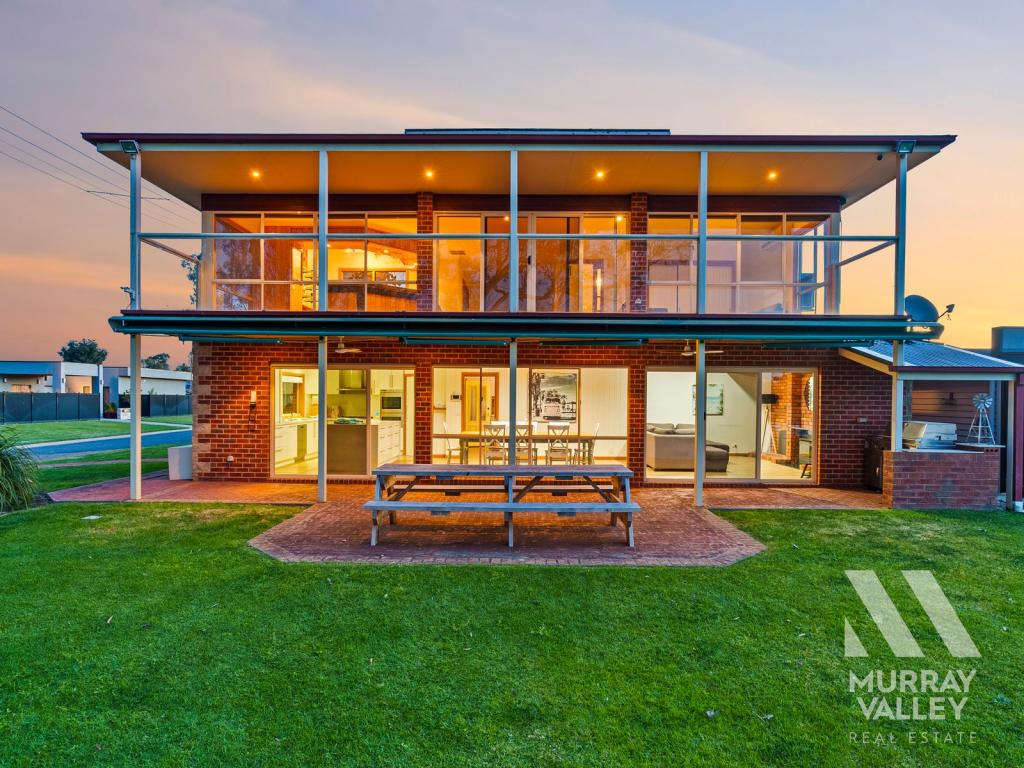 70 GRAHAM AVE, BUNDALONG, VIC 3730