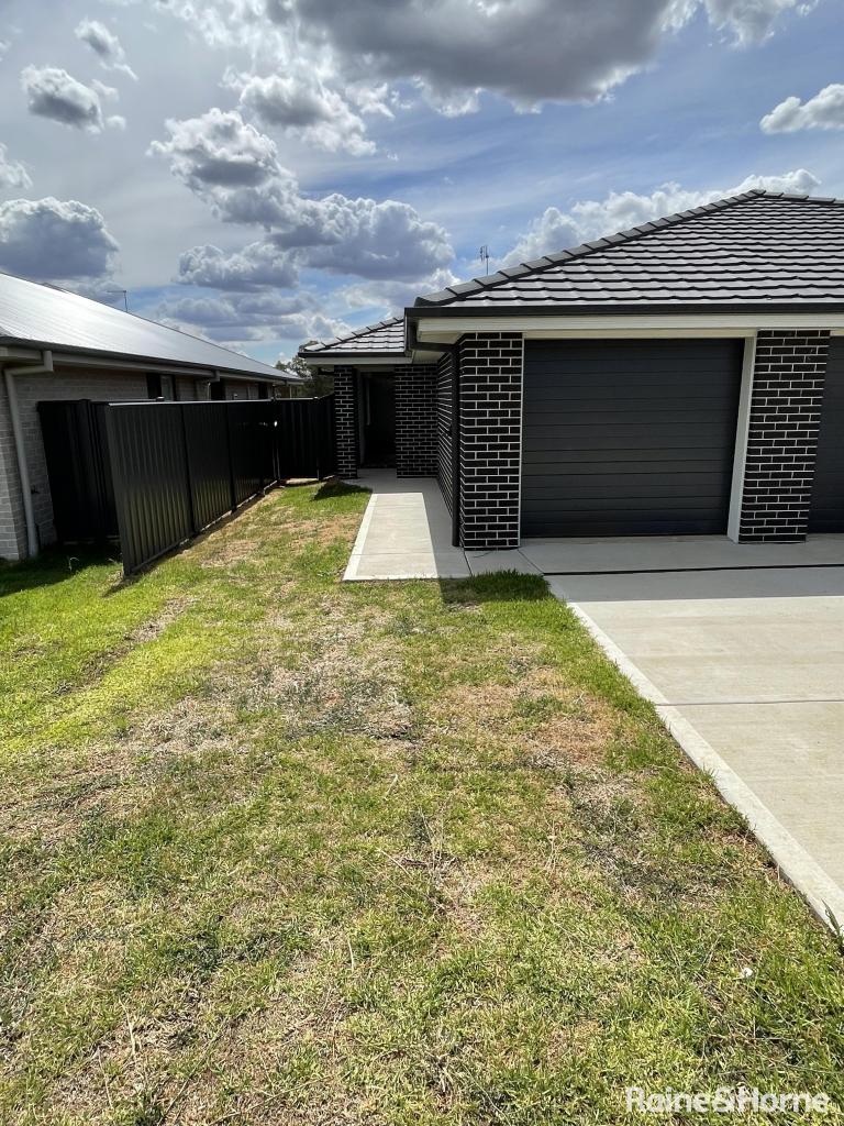 2/12 RODGERS RD, WEST TAMWORTH, NSW 2340