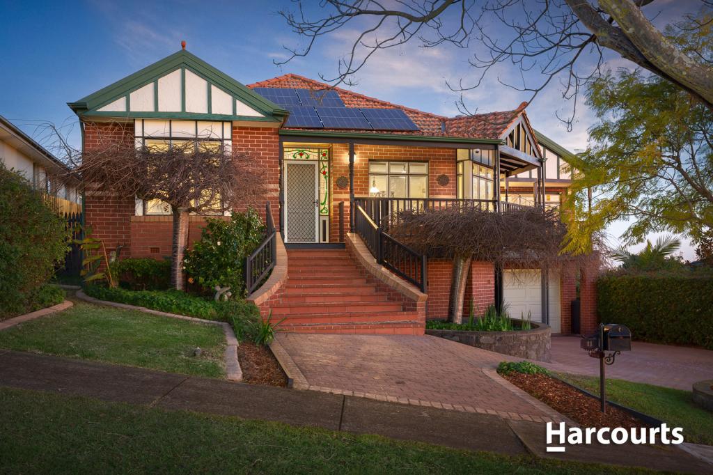 11 BIRALEE CT, BERWICK, VIC 3806