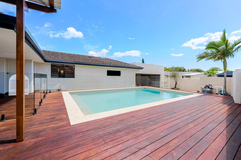 126 Burleigh St, Burleigh Waters, QLD 4220