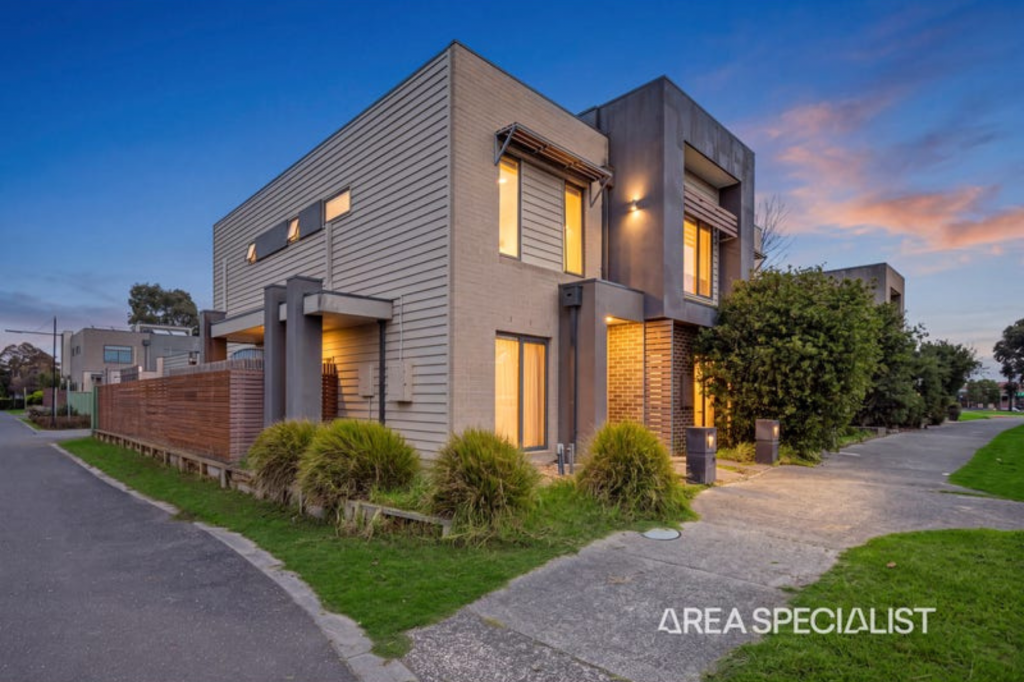 10 Park Orchard Dr, Pakenham, VIC 3810
