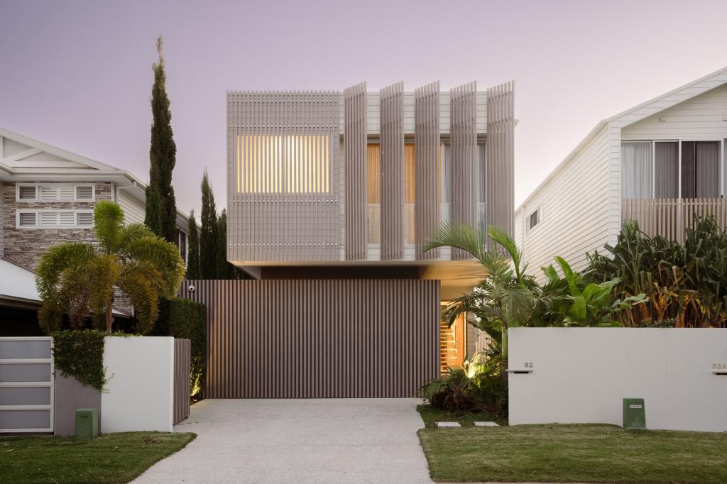 52 AVANTI ST, MERMAID WATERS, QLD 4218