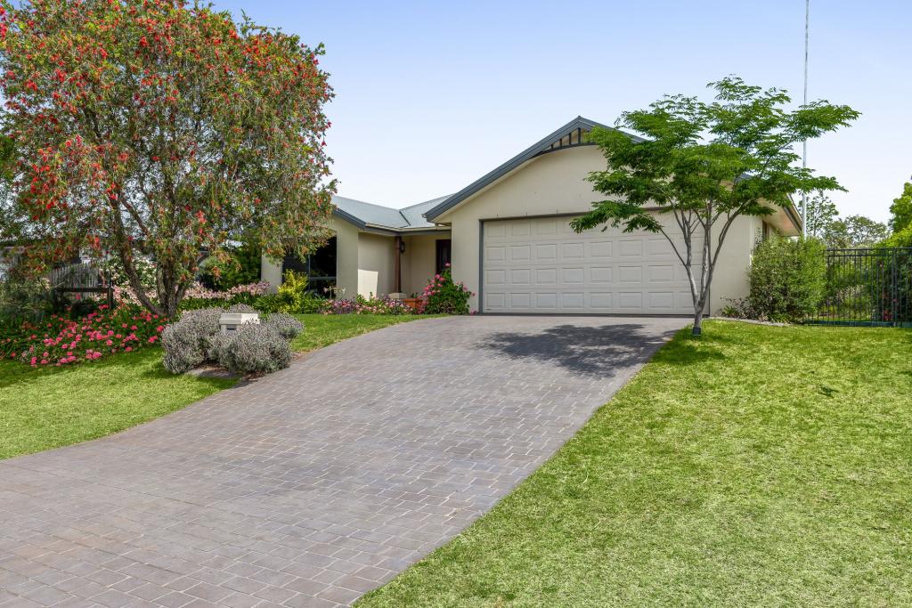 24 Manooka Cres, Highfields, QLD 4352