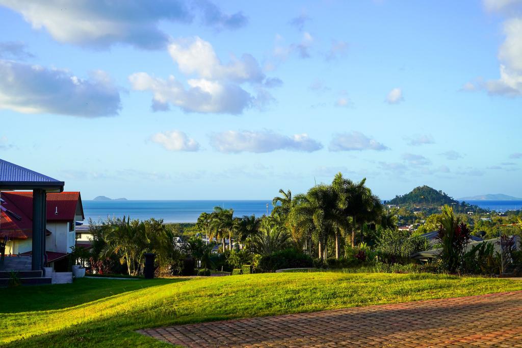 6/14 Hamilton Ave, Cannonvale, QLD 4802