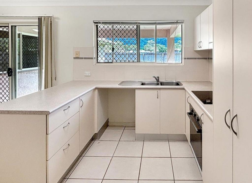 52 Cliffdale St, Bentley Park, QLD 4869