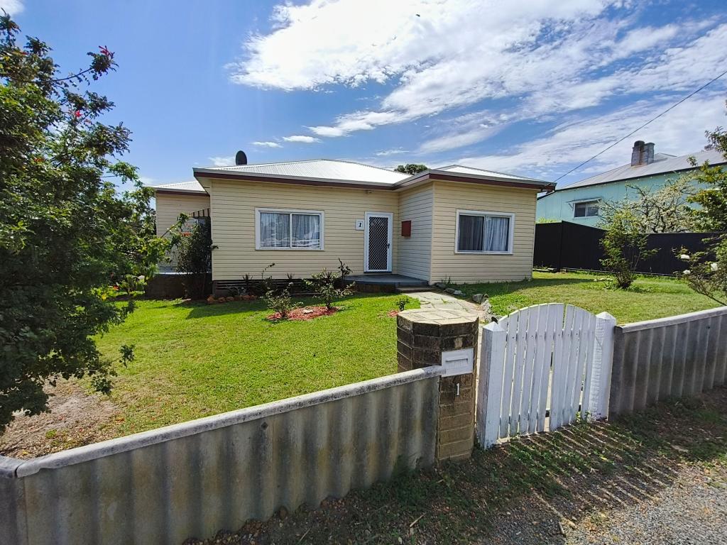 1 INGOLDBY ST, MOUNT BARKER, WA 6324