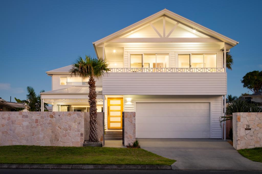 25 Peter Pde, Mermaid Waters, QLD 4218
