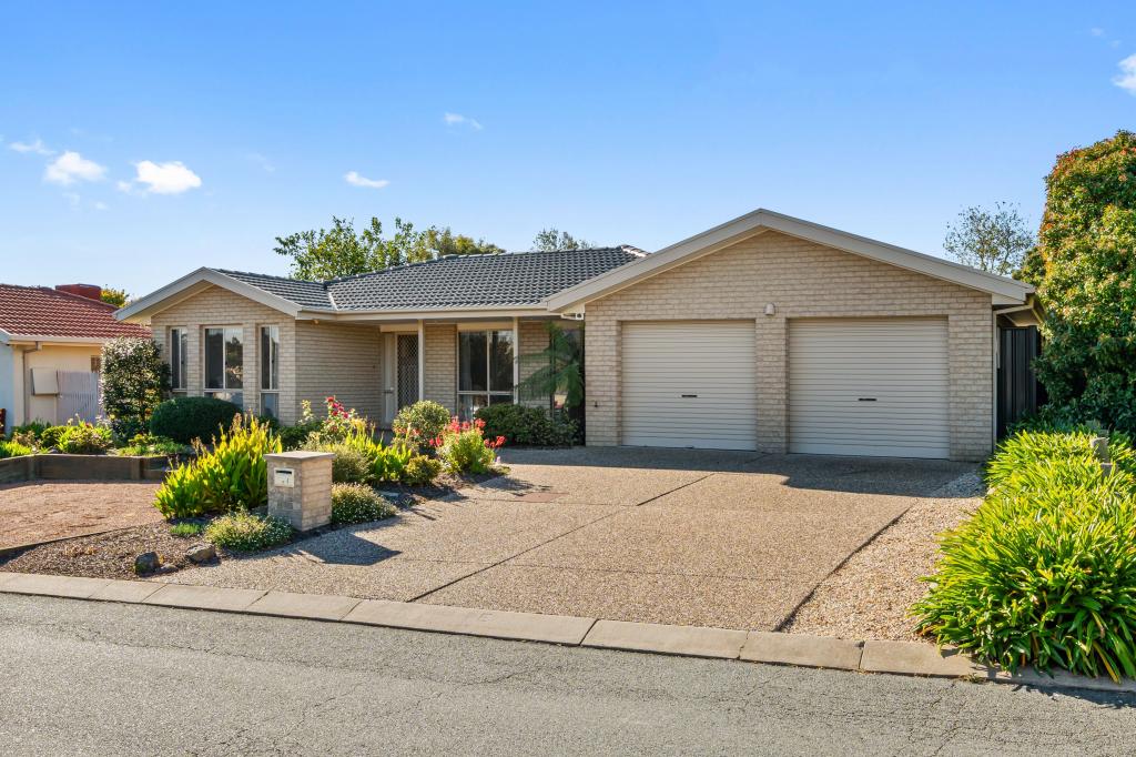 4 Dacomb Ct, Dunlop, ACT 2615