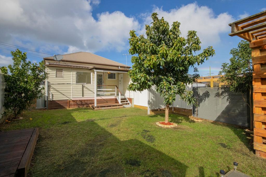 38 Queen St, Waratah West, NSW 2298