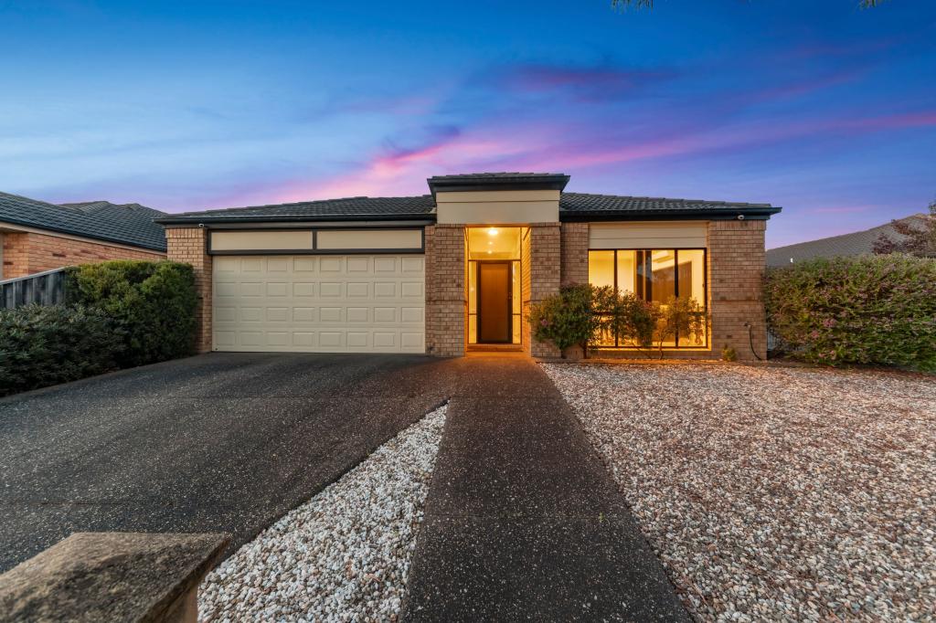14 Dennis Ave, Pakenham, VIC 3810
