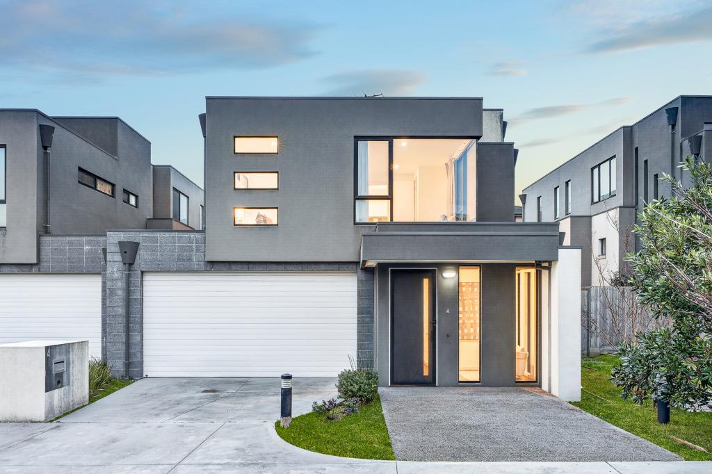 4 LAYMAN CT, DONCASTER EAST, VIC 3109