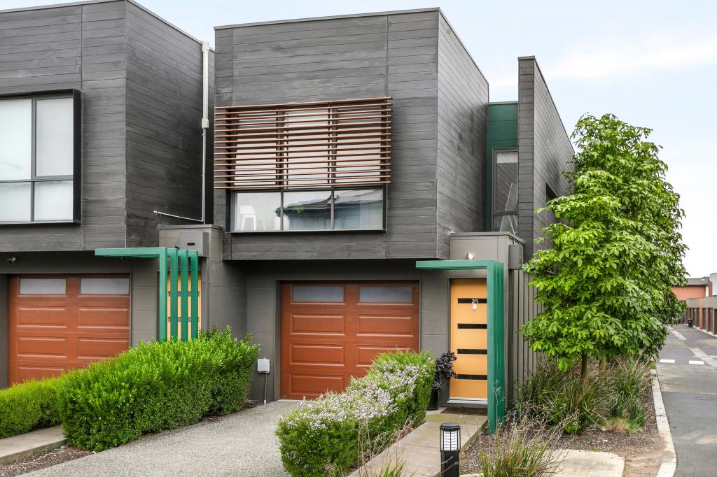 39 Stonewood Cct, Hadfield, VIC 3046