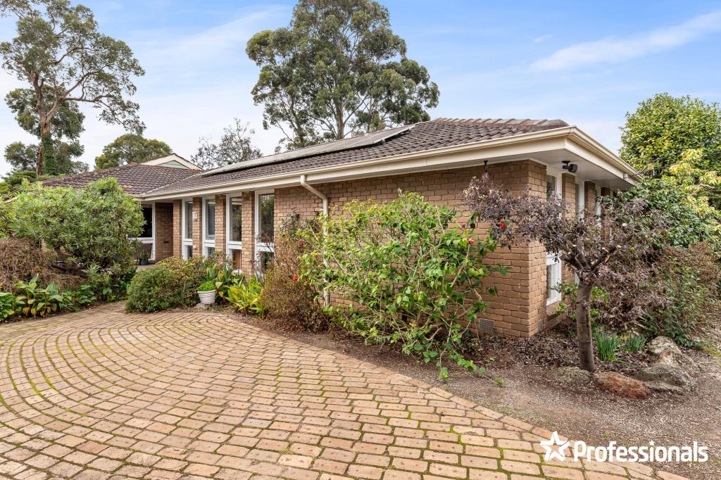 8 BROMLEY CL, FERNTREE GULLY, VIC 3156