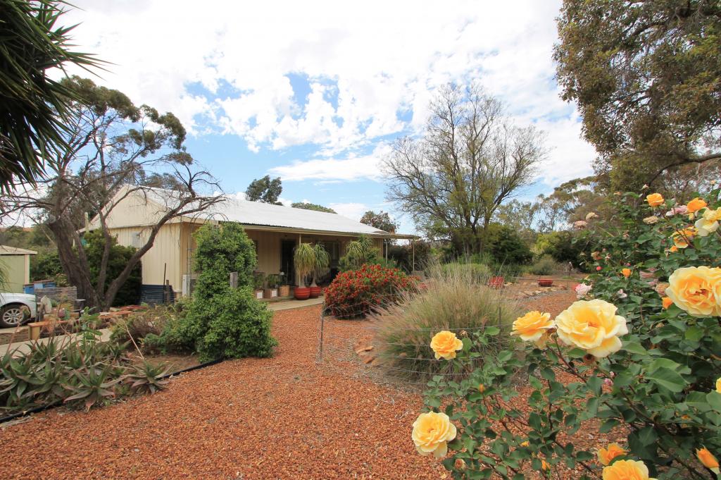 166 Railway Rd, Toodyay, WA 6566