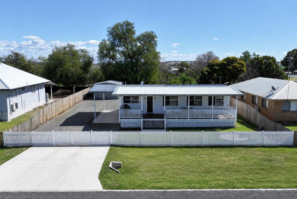 18 Arnold St, Allora, QLD 4362