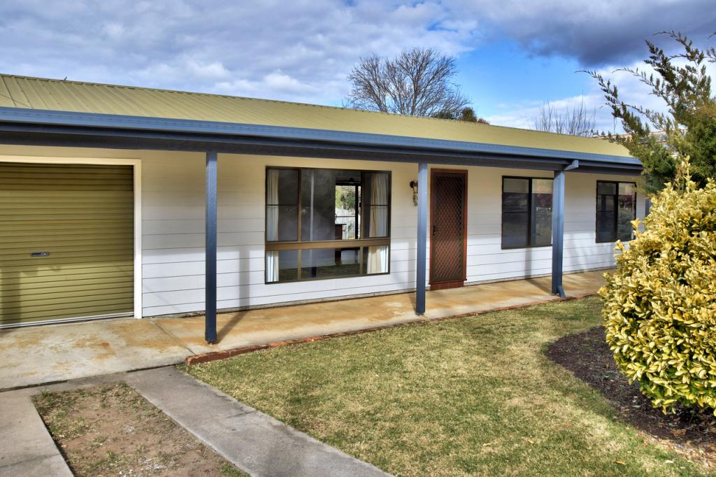 25 George St, Tenterfield, NSW 2372