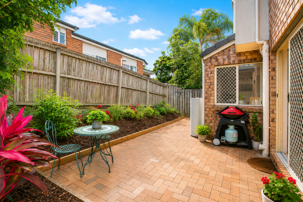 2/27 Daniells St, Carina, QLD 4152