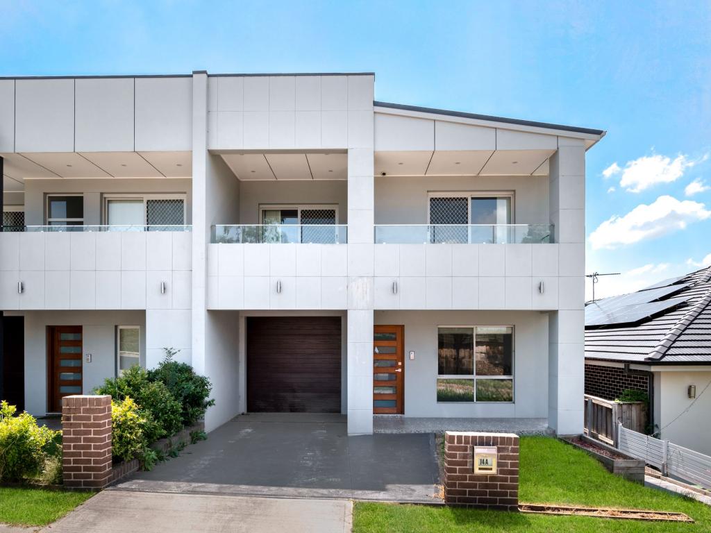 14a Mahoney Dr, Campbelltown, NSW 2560