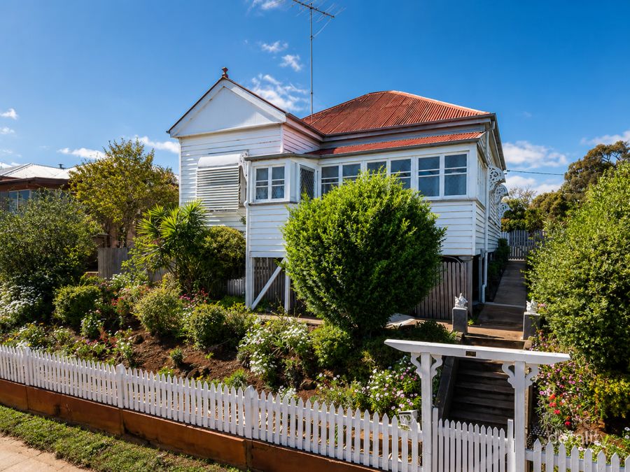 198 Ruthven St, North Toowoomba, QLD 4350