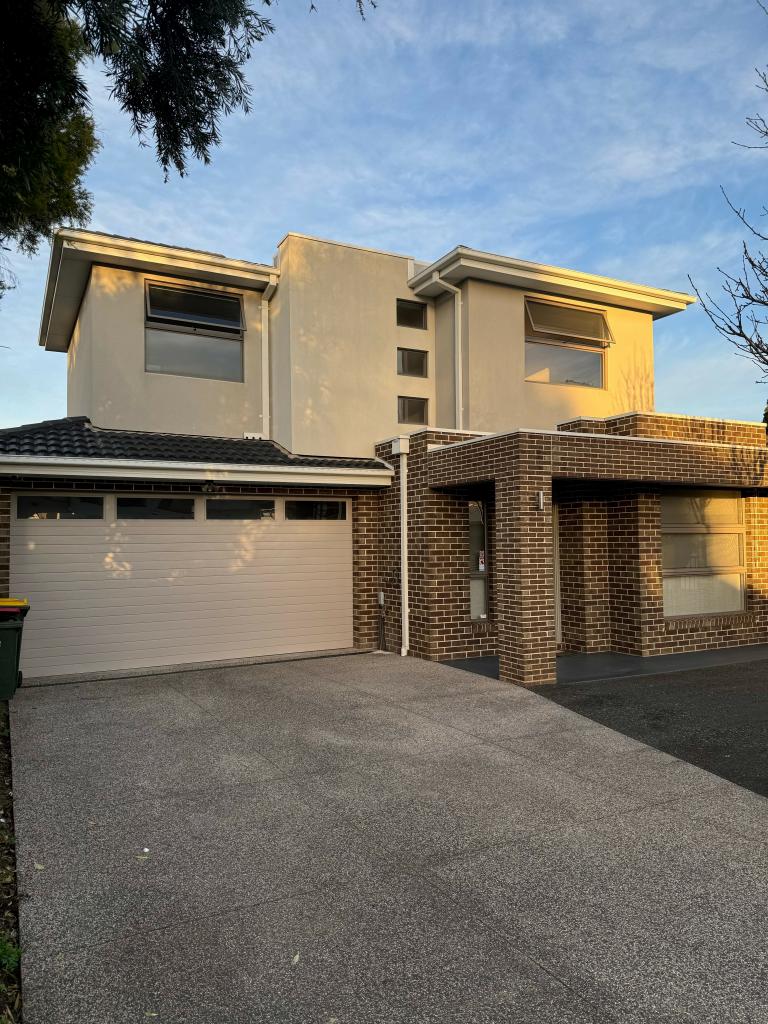 1/2 Arvern Ave, Avondale Heights, VIC 3034