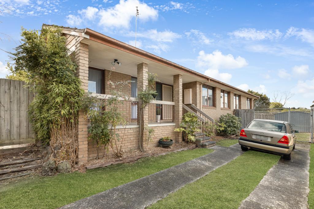 15 WILLIAM PERRY CL, ENDEAVOUR HILLS, VIC 3802