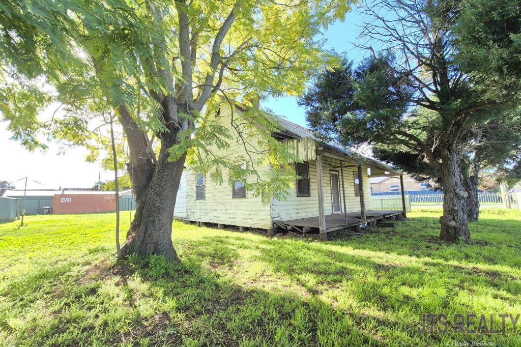 24 Macqueen St, Aberdeen, NSW 2336