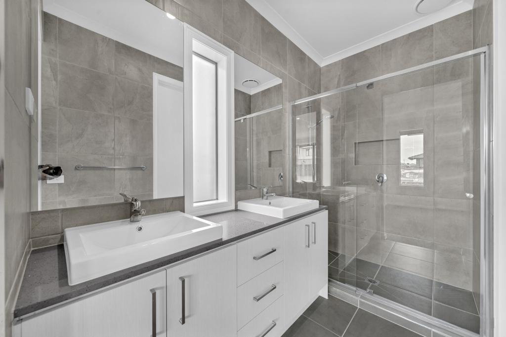 28 Xenia St, Manor Lakes, VIC 3024